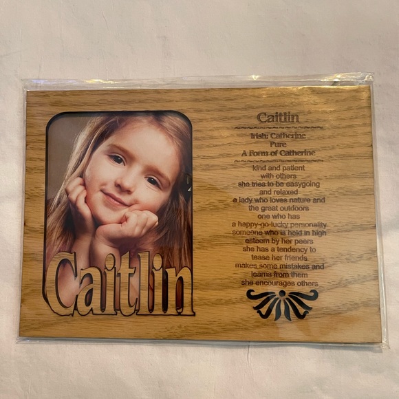 Other - 🆕Listing… “Caitlin” Magnetic Thin Wood Frame